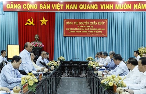Chủ tịch nước Nguyễn Xuân Phúc làm việc tại tỉnh Bến Tre